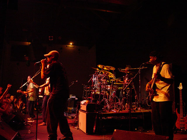 3Sidestage1-31-03