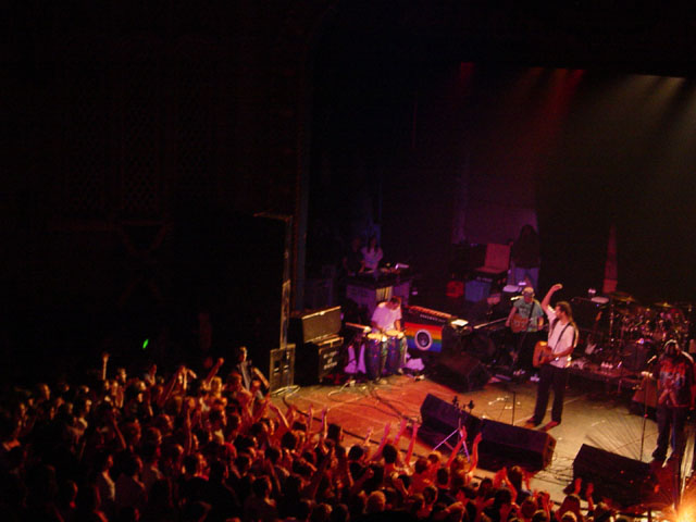 3TheBand&Crowd2-12-03